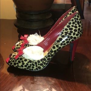 Super cute Leopard heel